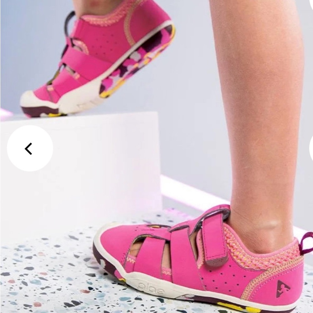 Plae Sam 2.0 – Electric Fuchsia Girl Sandals